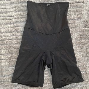 Flexees Shape Wear Panty. Black. Size Small.